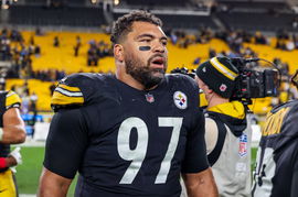 November 1, 2023, Hookstown, Pennsylvania, USA: Pittsburgh Steelers linebacker CAM HEYWARD walks off the field after the