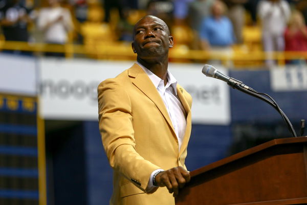 CHATTANOOGA TN AUGUST 04 Terrell Owens delivers his induction speech at the University of Tennes